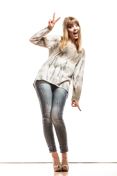 Woman showing victory sign — Stock Photo, Image