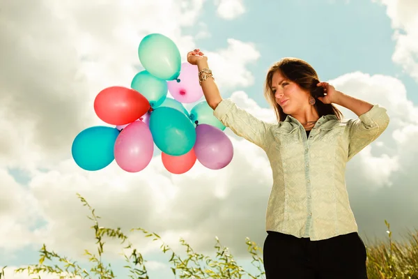 Meisje met ballonnen — Stockfoto