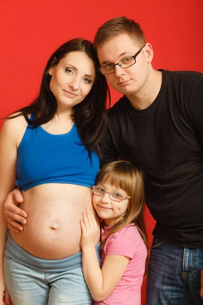 Rodzina spodziewająca się dziecka — Zdjęcie stockowe