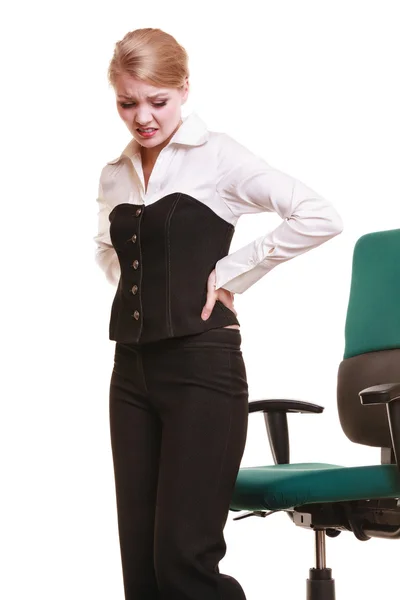 Mujer de negocios que sufre de dolor de espalda. — Foto de Stock