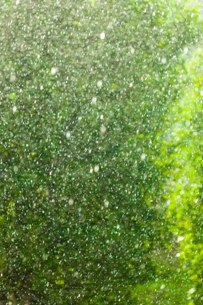 Rainy fenêtre extérieure texture de fond vert. — Photo