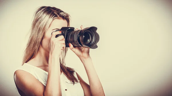 Girl shooting images — Stock Photo, Image