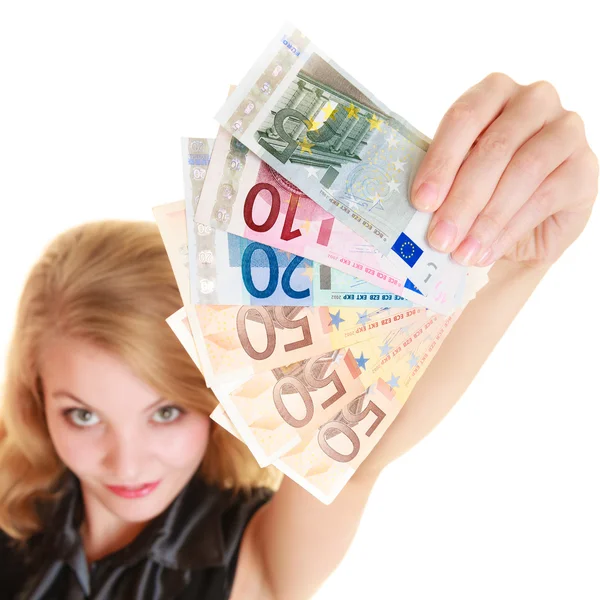 Frau zeigt Euro-Banknoten. — Stockfoto