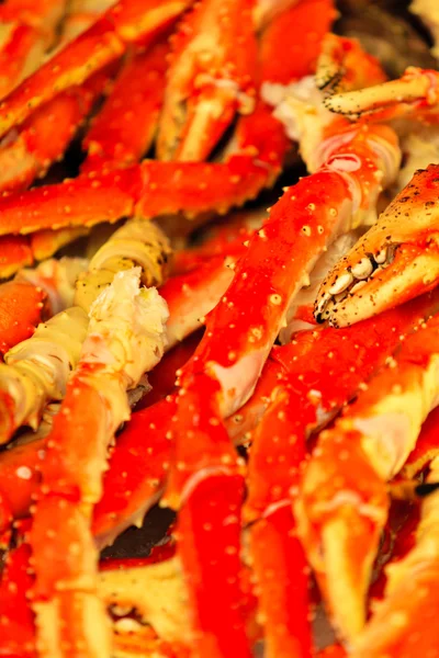 Krabben auf dem berühmten Fischmarkt (fisketorget) in bergen, Norwegen — Stockfoto