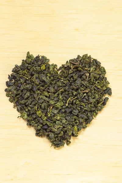 Green tea leavesheart shaped — Stock Photo, Image