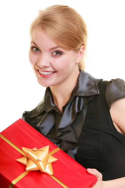 Chica sosteniendo caja de regalo — Foto de Stock