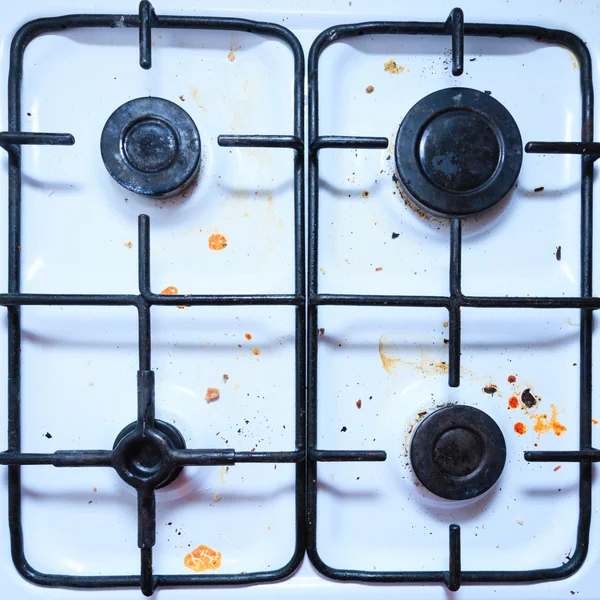 Sujo fogão a gás sujo na cozinha — Fotografia de Stock