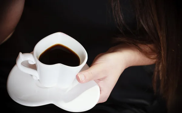 Female hand holds coffee cup — Stock Photo, Image