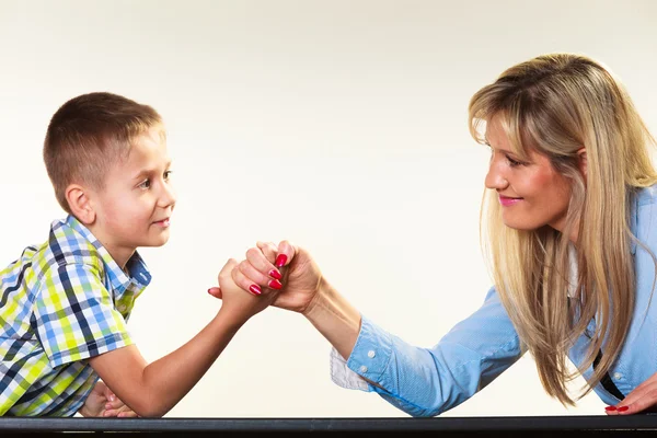 Mother and son arm wrestling. — Stock Photo, Image