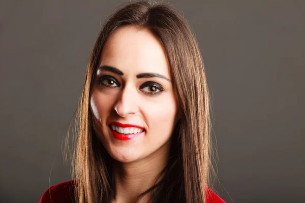 Mujer sonriente posando — Foto de Stock