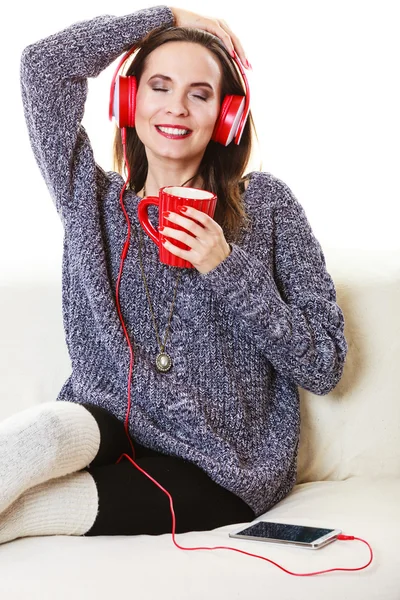 Woman  listening to music — Stock Photo, Image