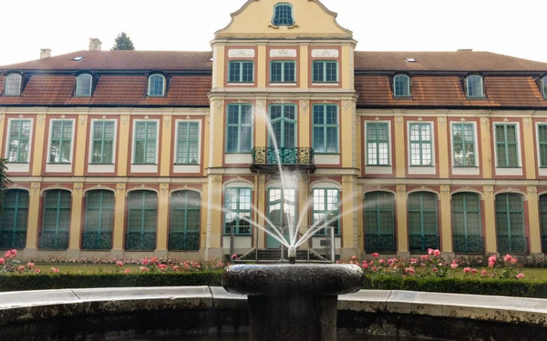 Abbots palace in gdansk oliva park. building with fountain — Stock Photo, Image
