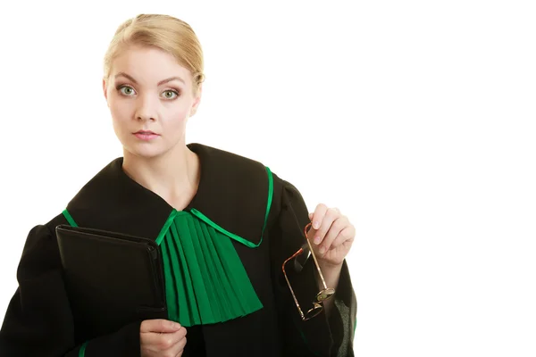 身穿黑色绿色礼服的女人律师律师 — 图库照片