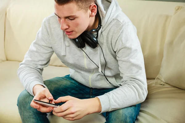 Man relaxing on couch — Stock Photo, Image