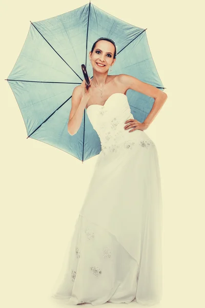 Paraguas posando novia —  Fotos de Stock