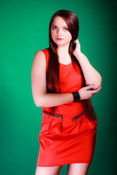 Woman in red dress posing — Stock Photo, Image