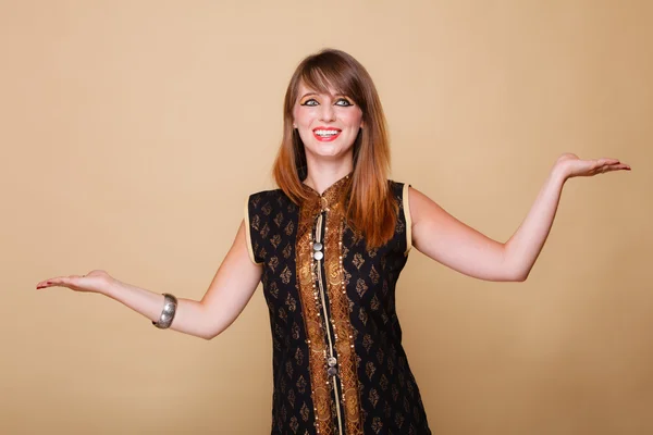 Chica con maquillaje perfecto sonriendo — Foto de Stock