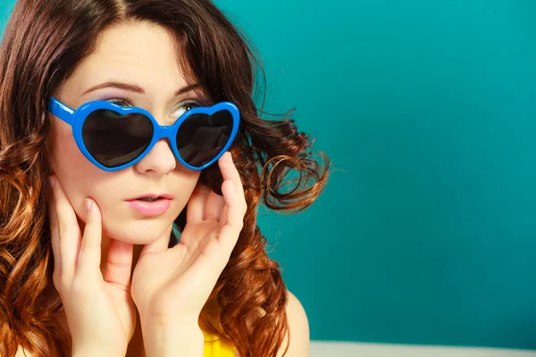 Girl  wearing sunglasses — Stock Photo, Image