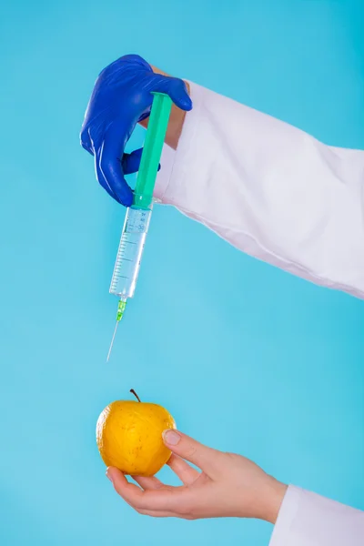 Injection into red apple, genetic modification concept — Stock Photo, Image