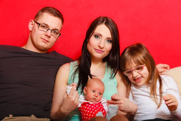 Rodziny z noworodek portret — Zdjęcie stockowe