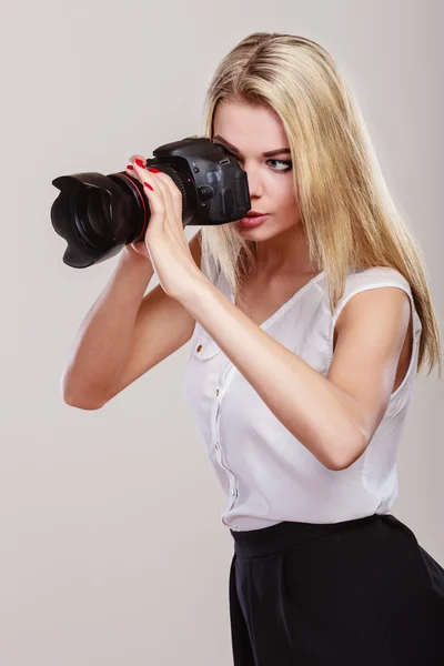 Frau beim Fotografieren — Stockfoto