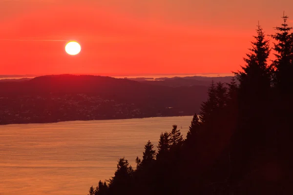 Paisagem pôr do sol paisagem, fiorde da Noruega — Fotografia de Stock