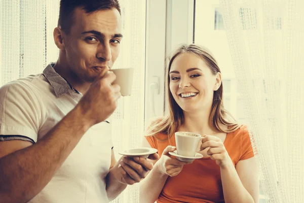 Young couple drinking tea — Stock Photo, Image