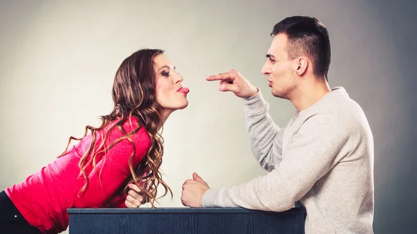 Glückliches Paar, das Spaß hat — Stockfoto