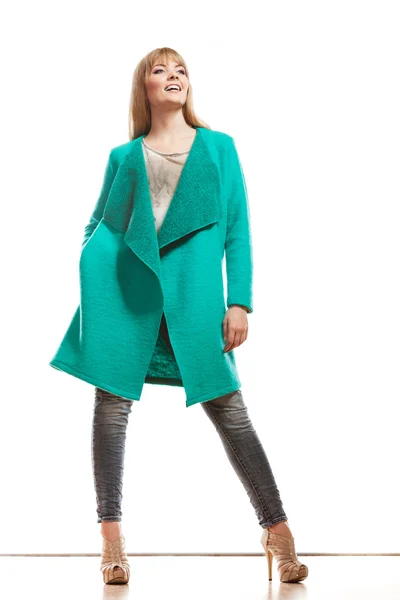 Woman in green coat posing — Stock Photo, Image