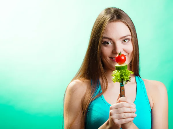 Ragazza che tiene forchetta — Foto Stock