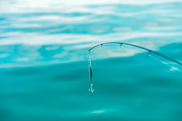 Pêche en eau salée - canne à eau de mer bleue et vacillante — Photo