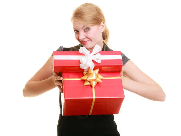 Chica sosteniendo cajas de regalo — Foto de Stock