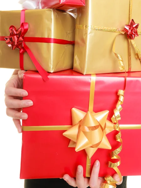 Chica sosteniendo cajas de regalo — Foto de Stock