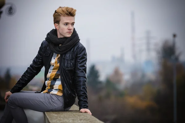 Fashionable man  posing outdoors — Stock Photo, Image