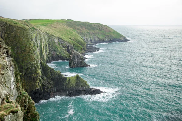 Iers landschap. kustlijn Atlantische kust County Cork, Ierland — Stockfoto