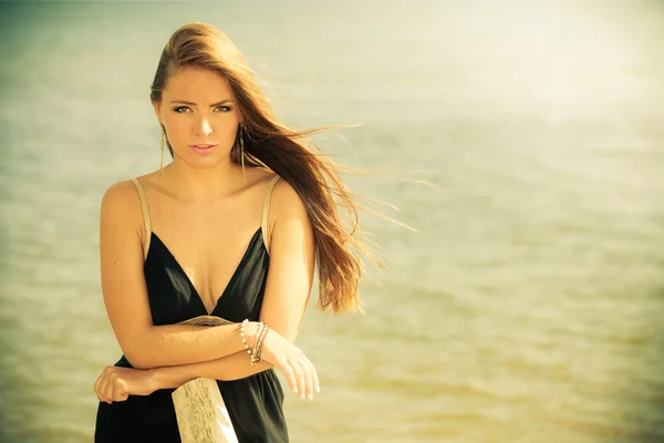 Hermosa chica de verano posando — Foto de Stock