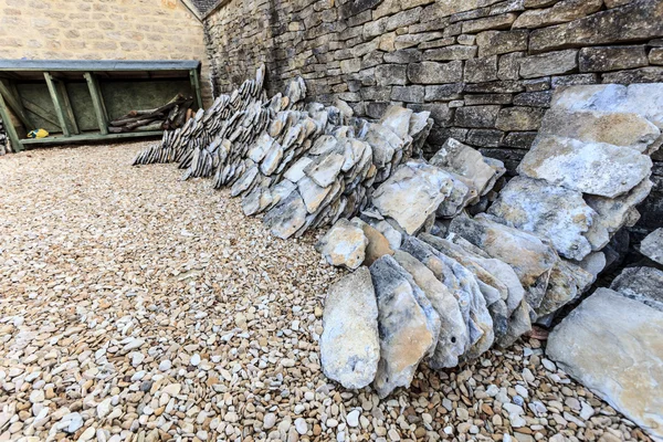 Pila de tejas de piedra al aire libre — Foto de Stock