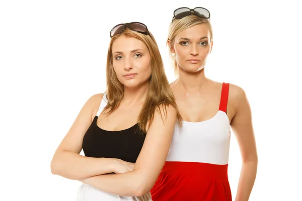 Vrouwen in zomer kleding poseren — Stockfoto