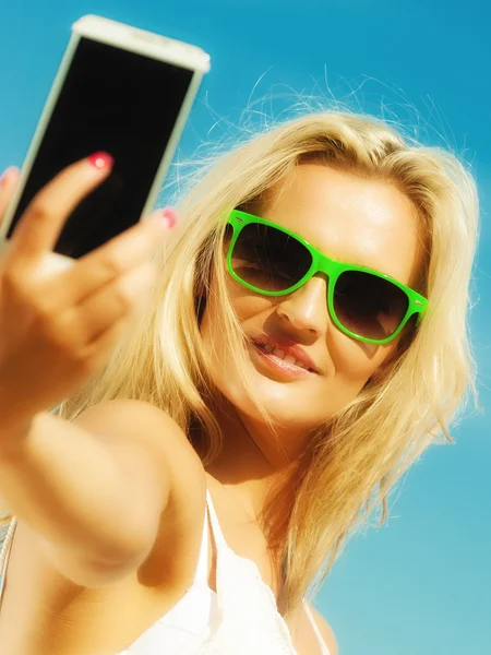 Girl taking self picture — Stock Photo, Image