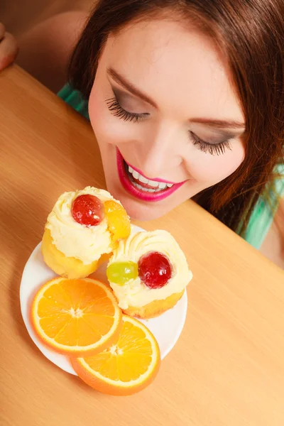 Woman looking at delicious sweet cakes — Stock Photo, Image