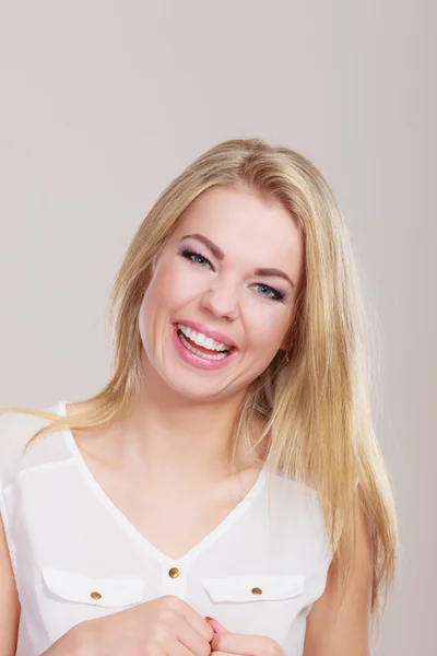 Healthy smiling girl posing — Stock Photo, Image