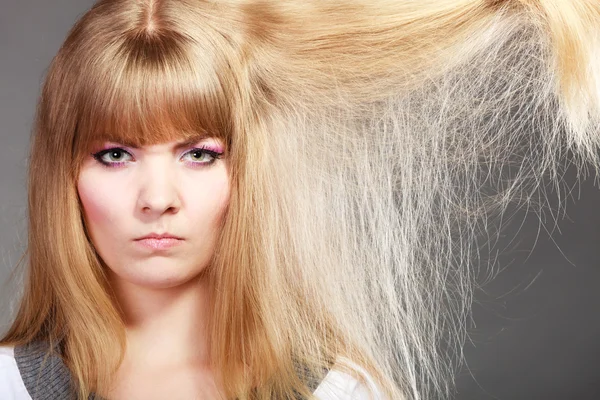 Woman with her  dry hair — Stock Photo, Image