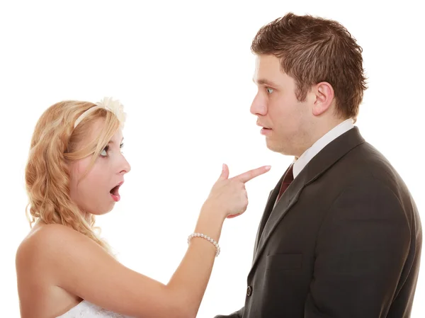 Свадебная пара конфликтует, плохие отношения — стоковое фото