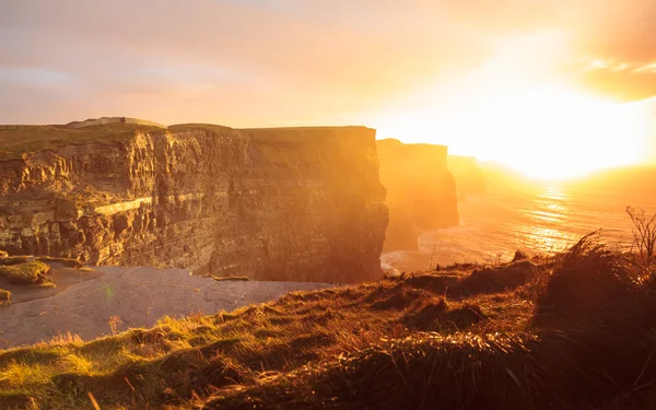 Acantilados de Moher al atardecer en Co. Clare Irlanda Europa. —  Fotos de Stock