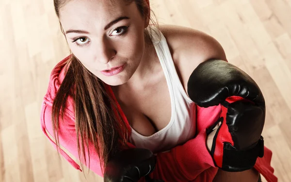 Fit femme sportive boxe — Photo