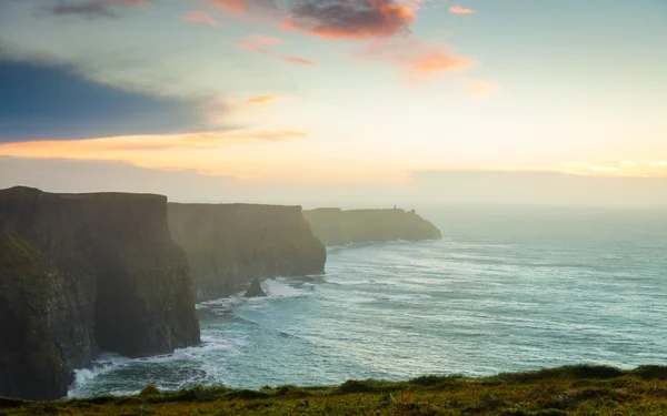 Klify Moher o zachodzie słońca w Co. Clare Ireland Europe. — Zdjęcie stockowe