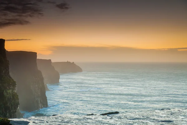 Klify Moher o zachodzie słońca w Co. Clare Ireland Europe. — Zdjęcie stockowe