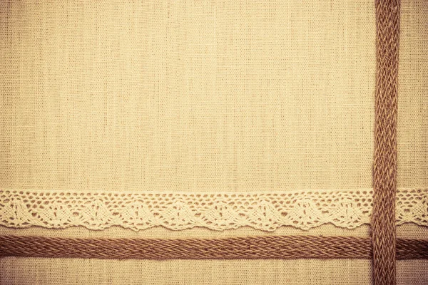 Marco de encaje sobre fondo de tela de lino — Foto de Stock