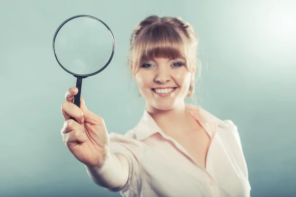 Woman holding magnifying glass — Stock Photo, Image