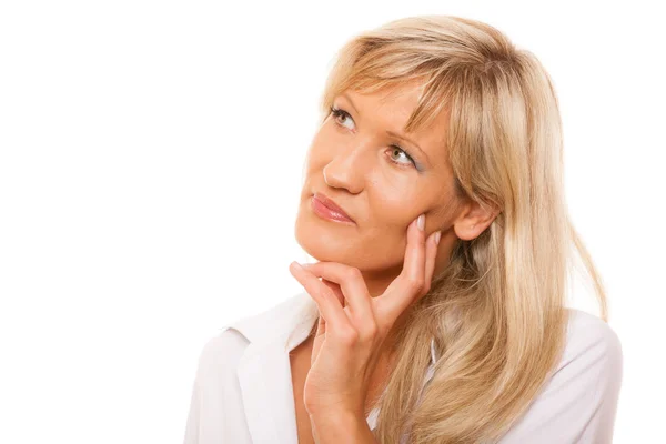 Mujer madura mirando hacia arriba — Foto de Stock